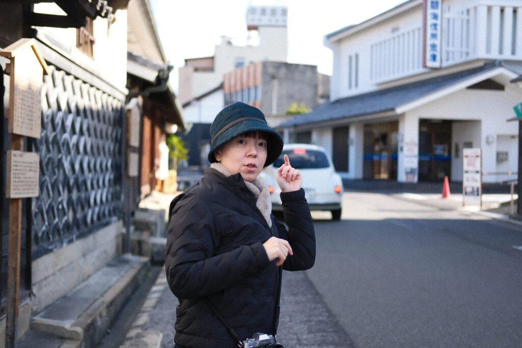 あっちへ行きたい奥さん