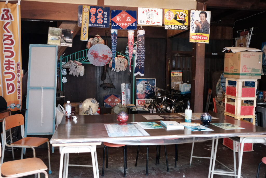 岩村商店街のレトロな街並み