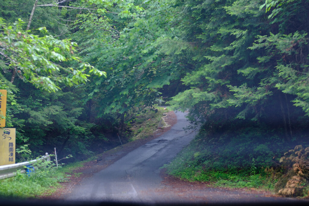 岩村城跡へ続く山道