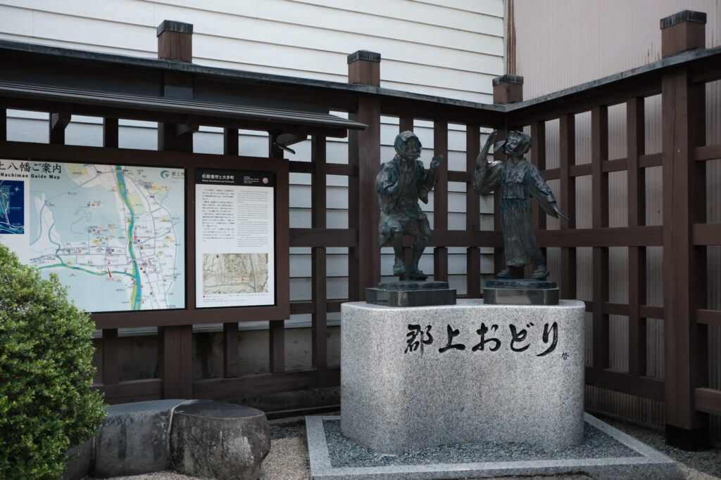 郡上おどりの銅像