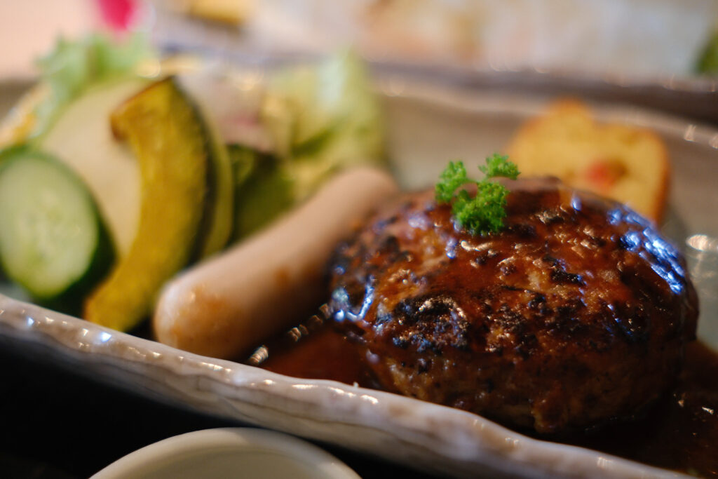 国産豚肉100%のグリルハンバーグ