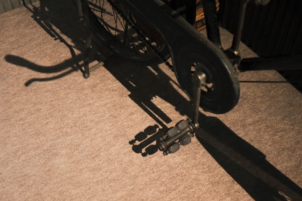 自転車の影